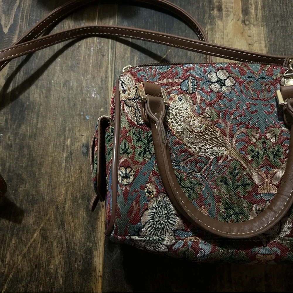 Signage Strawberry Thief Tapestry Small Purse NWOT With Removeable Strap
